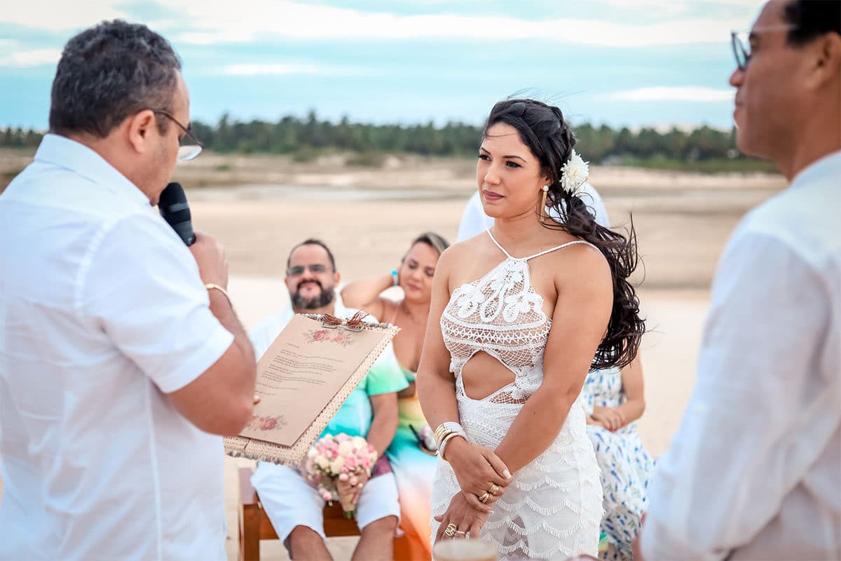 Noivo lendo Votos de Casamento