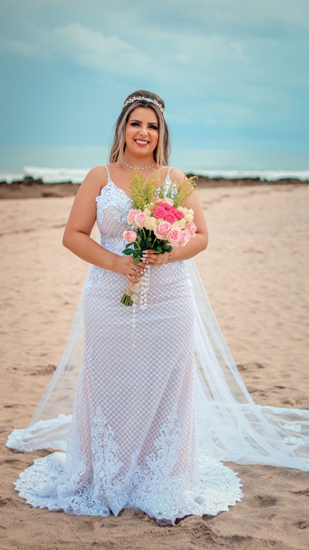 Modelos de Vestido de Noiva para casamento na praia - Eternos Assessoria  2023